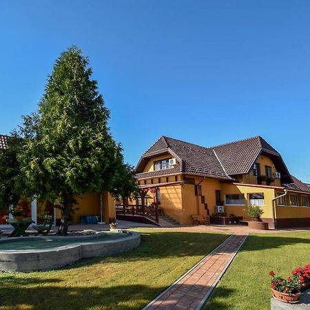 Hotel Gála Panzió Simontornya Exterior foto