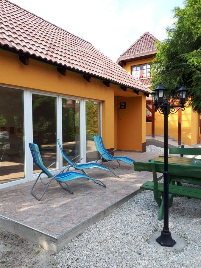 Hotel Gála Panzió Simontornya Exterior foto