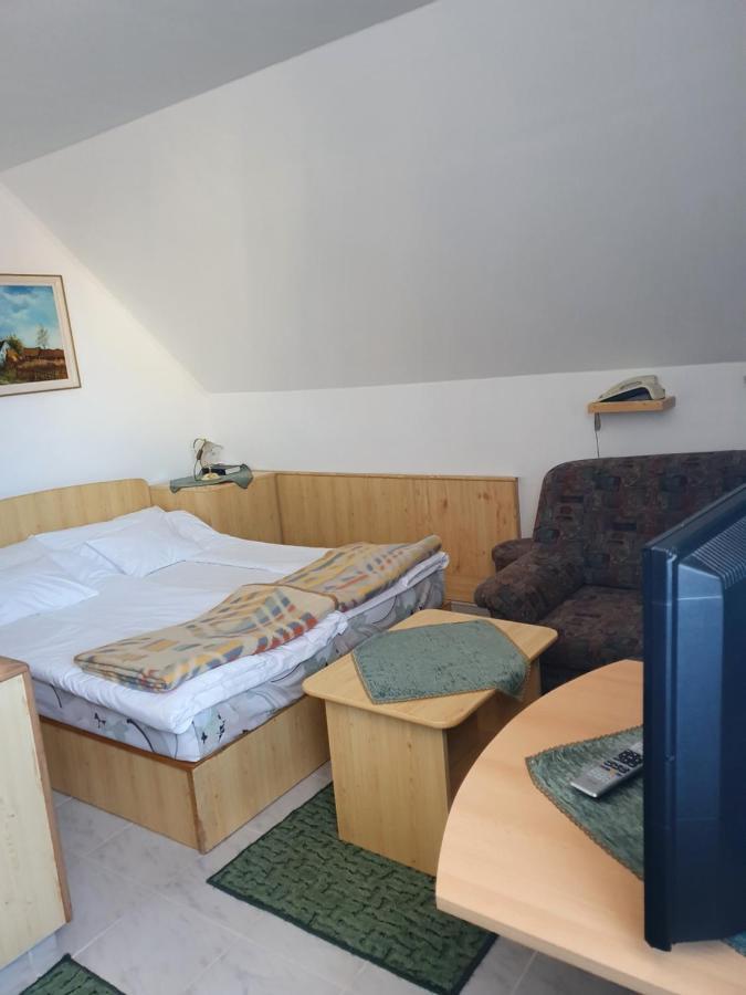 Hotel Gála Panzió Simontornya Exterior foto