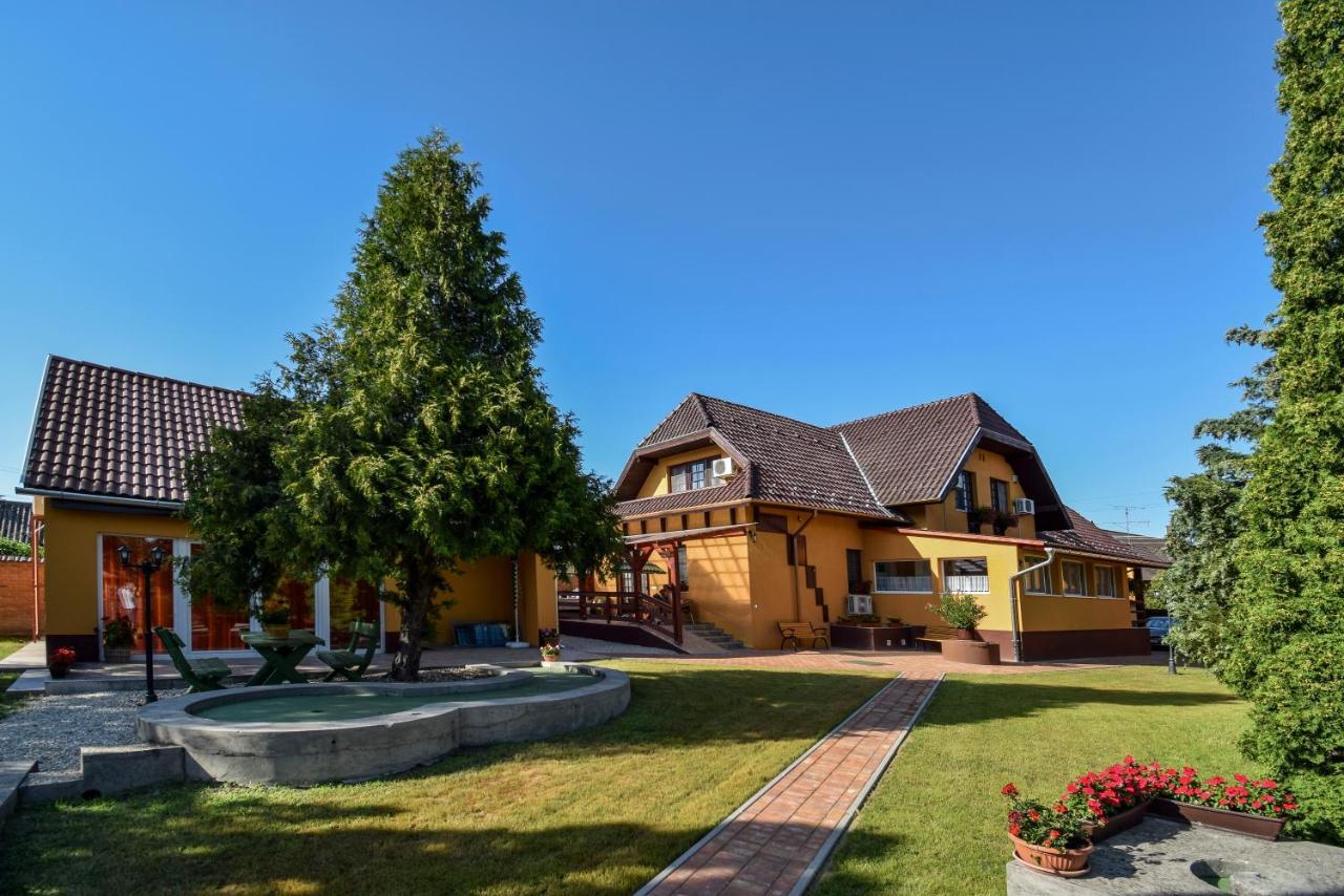 Hotel Gála Panzió Simontornya Exterior foto