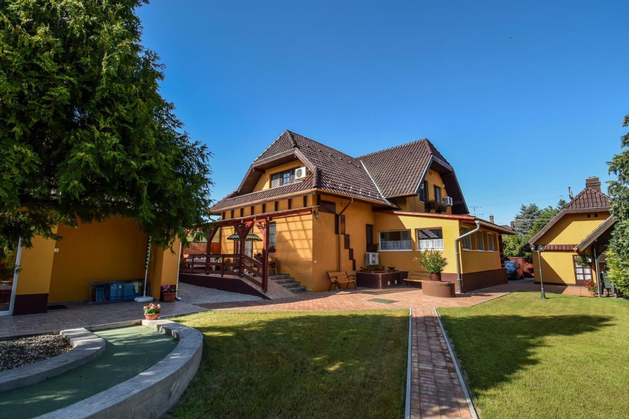 Hotel Gála Panzió Simontornya Exterior foto