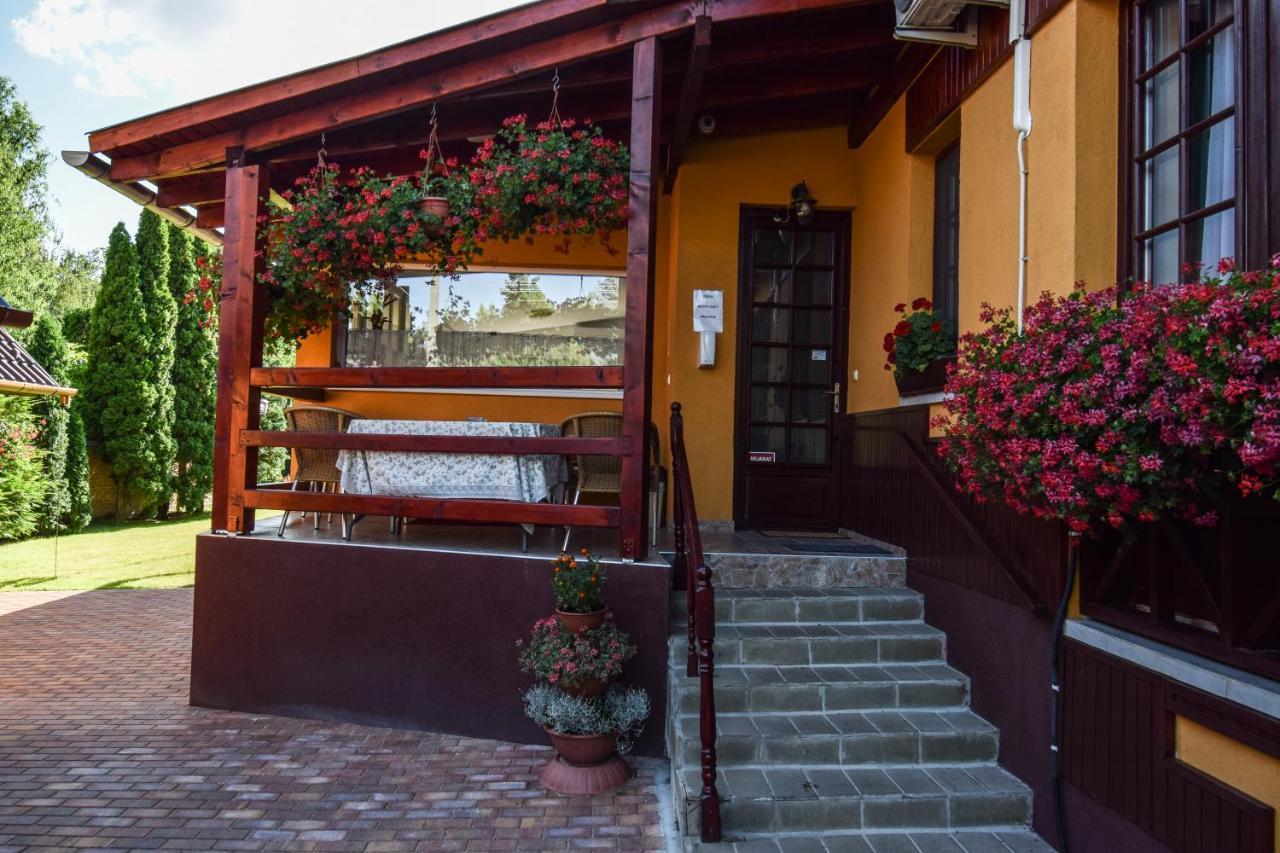 Hotel Gála Panzió Simontornya Exterior foto