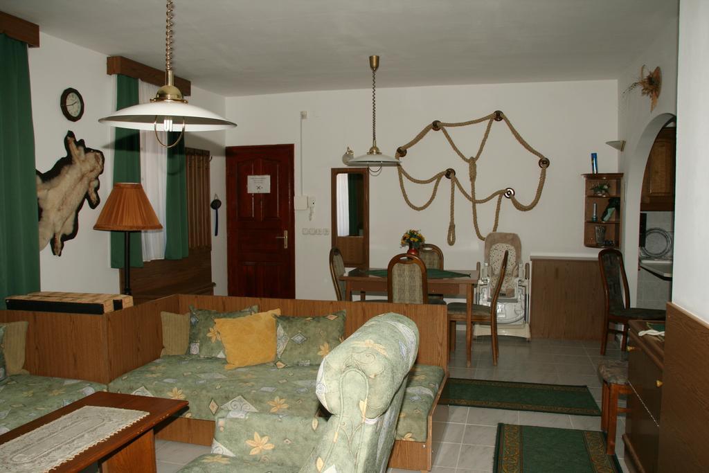 Hotel Gála Panzió Simontornya Habitación foto