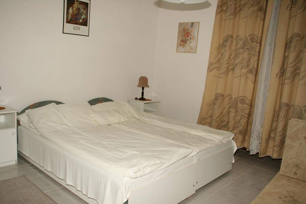 Hotel Gála Panzió Simontornya Habitación foto